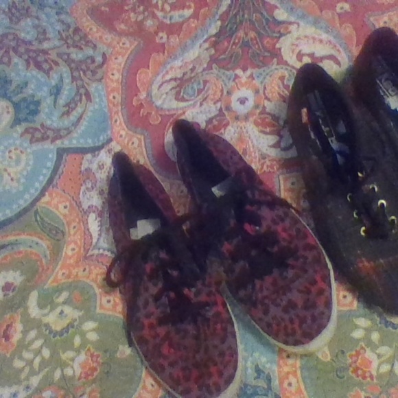 Holiday and animal print Sneakers - Picture 1 of 2